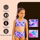 Conjunto de moda praia infantil, top e calcinha, organizados para foto de produto com etiquetas visíveis.