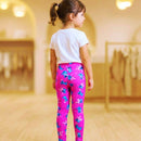 Composição de moda menina: legging vibrante do Stitch com tiara e óculos de sol combinando