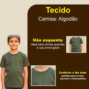 Menino usando camisa infantil na cor verde militar