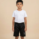 Shorts infantis de tecido sintético com elástico na cintura e detalhe de faixa branca na perna