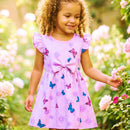 Roupa de menina delicada: vestido rodado com estampa lúdica de borboletas