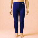 Calça lisa sem bolsos com modelagem slim fit infantil