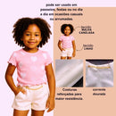 modelo mirim posando para foto, mostrando os beneficios do conjunto na lojasnany